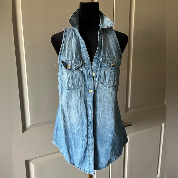 🔥bebe denim sleeveless button up shirt. Size small. Excellent condition - Picture 3 of 5